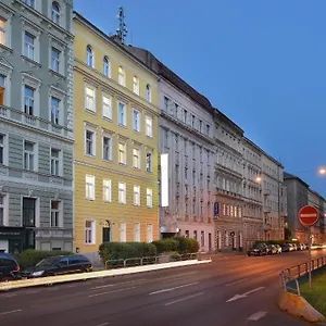 Season Three Stars Hotel